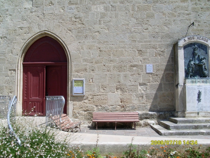 L'entrée de l'église - Boujan-sur-Libron