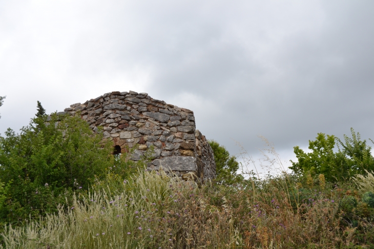 -Ruines du Château St Baulery qui Comprenait l'église St Bauzille 11 Em Siècle - Cébazan