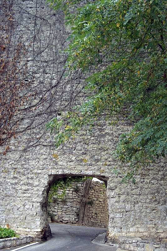 Porte d'entrée dans la grande muraille - Cesseras