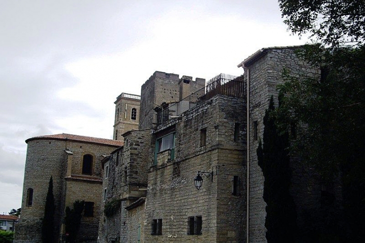 L'église et les maisons du rempart - Cournonterral