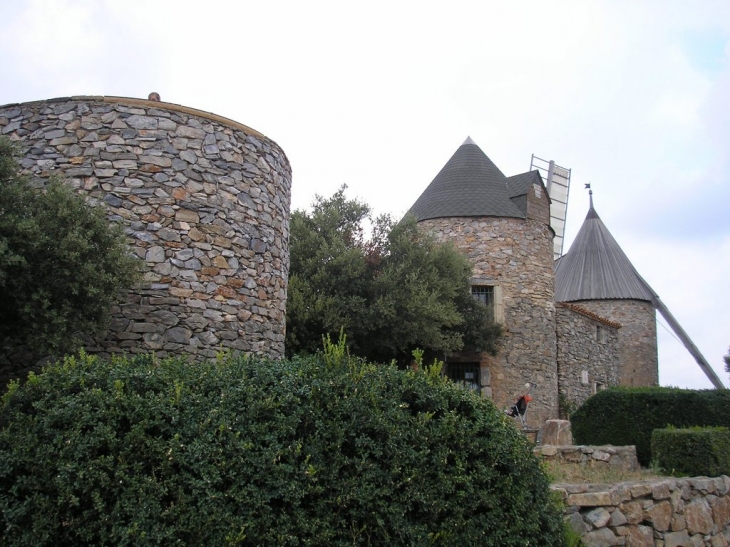 Faugeres Les Trois Tours - Faugères