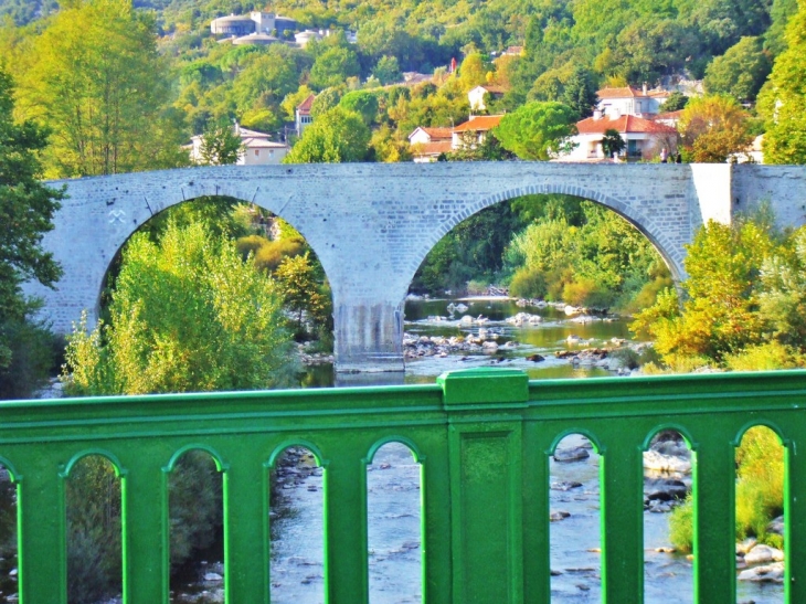 Pont neuf et pont vieux sur l'Hérault - Ganges