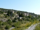 Le village à l'abrit de la falaise