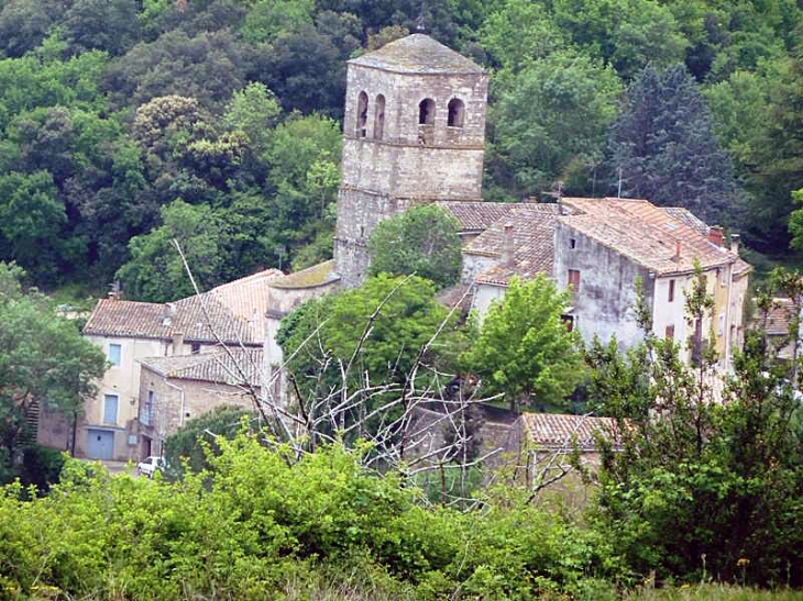 Vue sur l'église - La Tour-sur-Orb