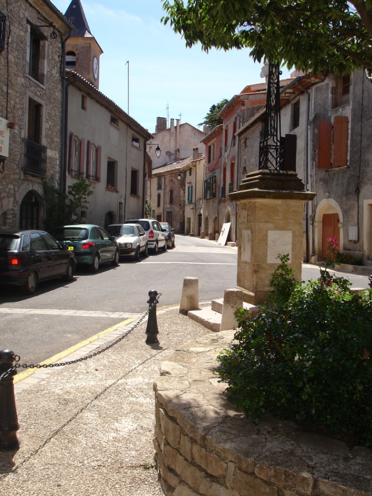 Le centre village - La Vacquerie-et-Saint-Martin-de-Castries