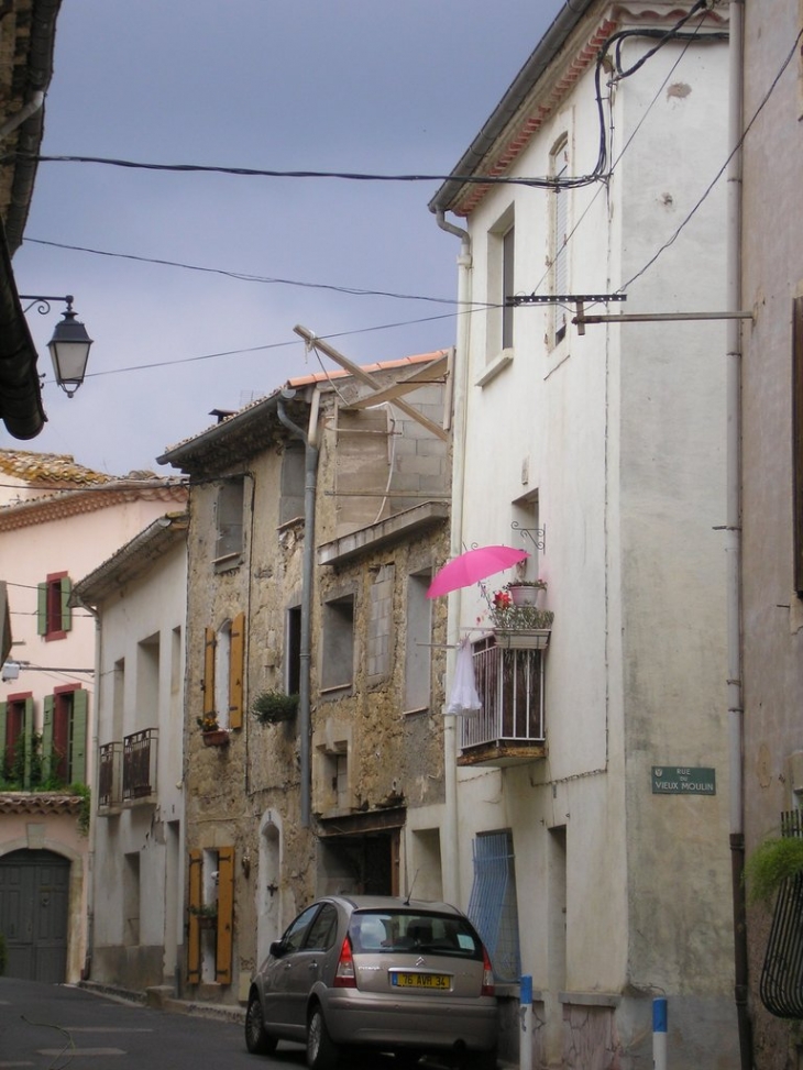 Laurens Street Scene