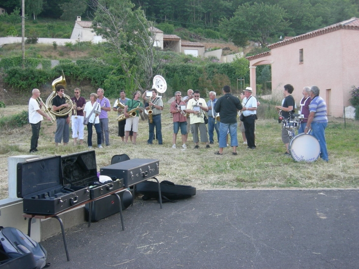 Fête du lotissement Les Près de St Martin La fanfare du Bousquet d'orb - Le Bousquet-d'Orb