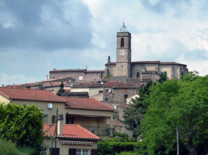 L'église dominant la ville - Le Bousquet-d'Orb