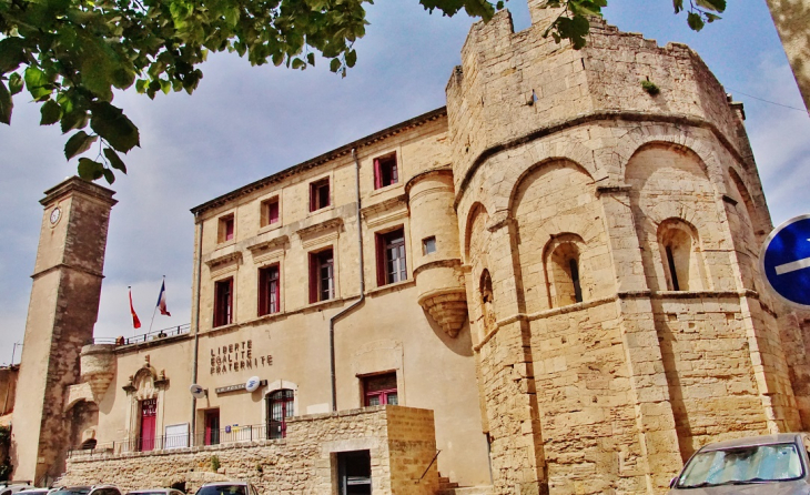 Hotel-de-Ville et Chapelle-Saint-Hippolyte - Loupian