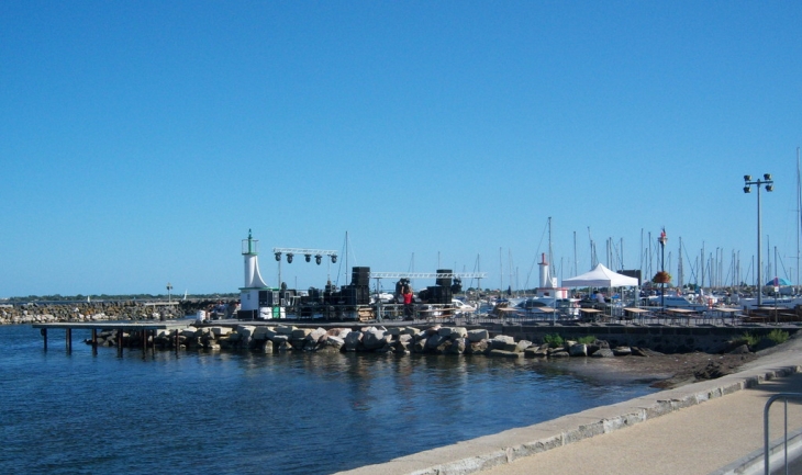 Préparation soirée festive sur le port..... - Marseillan