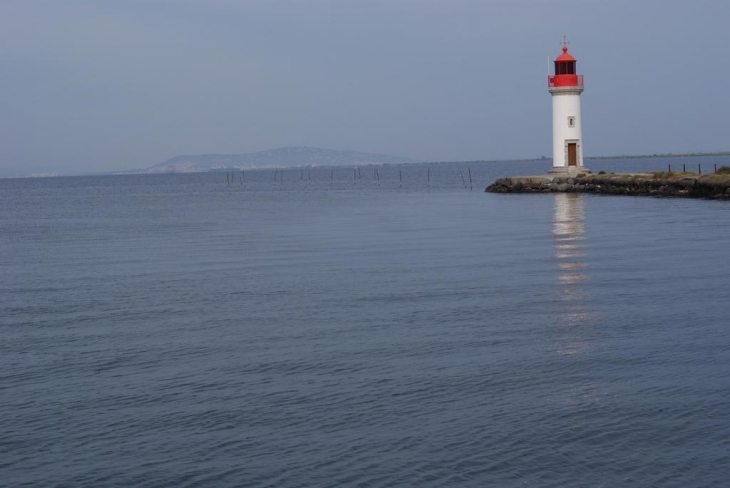 Photo à Marseillan (34340)  Un phare sur l'étang.  Marseillan, 57112