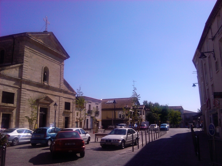 Photo de la place guillaut , pendant que les autres avaient de la neige - Marseillan