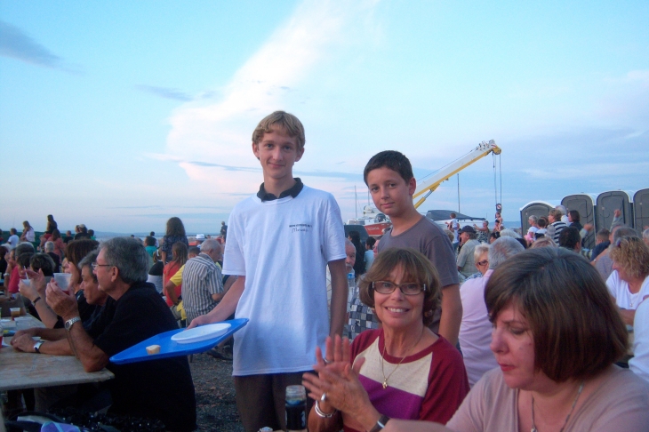 Un exemple d'éfficacité,de gentillesse,et de politesse ....super les jeunes !!!!! - Marseillan