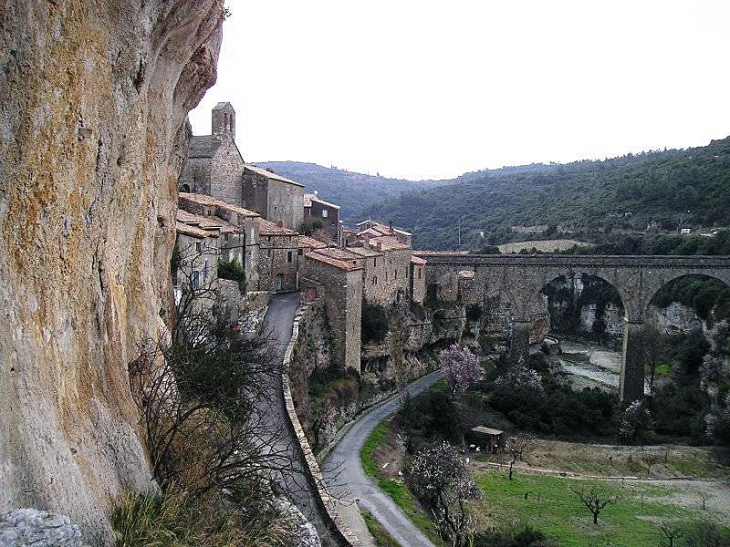 Vue sur le village et le pont - Minerve