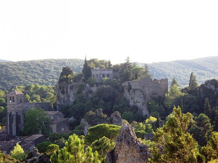 Le village blotti dans le chaos rocheux - Mourèze