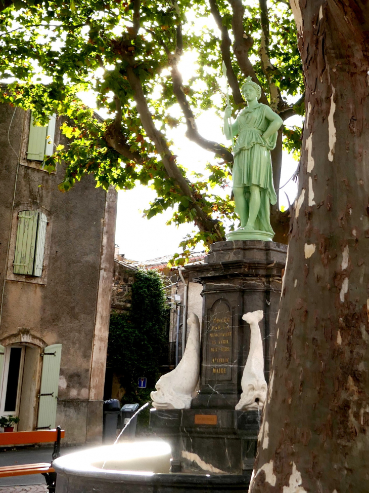 Statue de Marianne (oeuvre de Lesquene) - Nizas