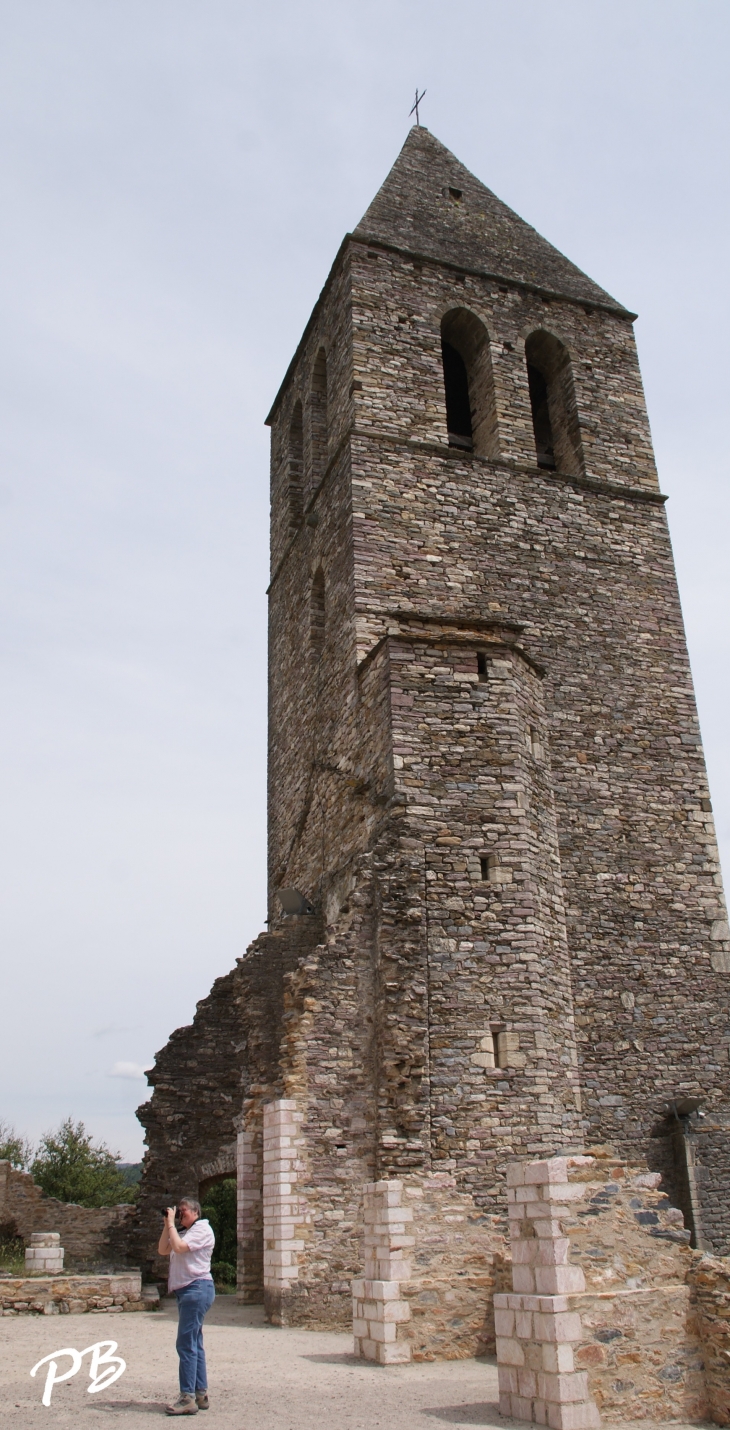 Tour du 11 Em Siècle ancien Donjon du Château transformé en Clocher - Olargues