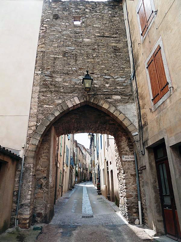 Porte et rue Neuve - Olargues