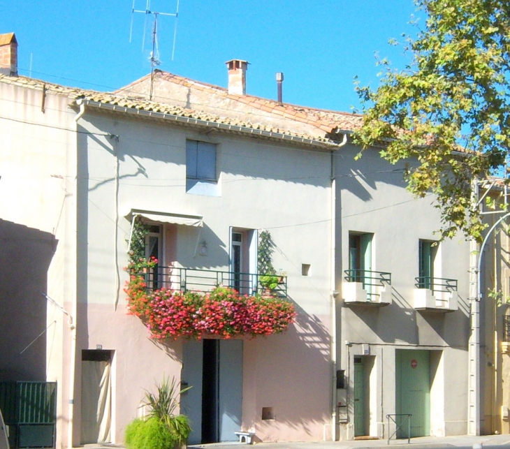 Vers la nationale,maison fleurie - Paulhan