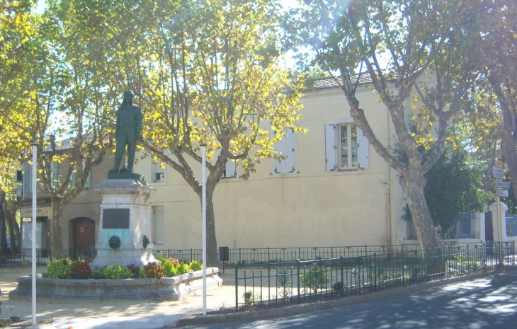 Monument à Milan Rasttislav Stéfanik - Paulhan