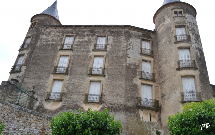 Château de Pouzolles 15 Em Siècle