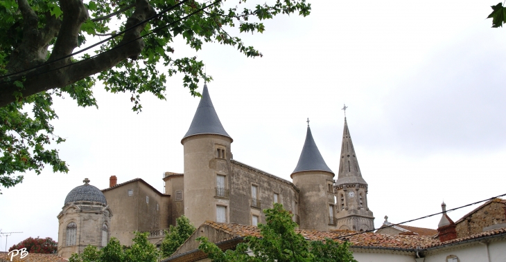 Château de Pouzolles 15 Em Siècle