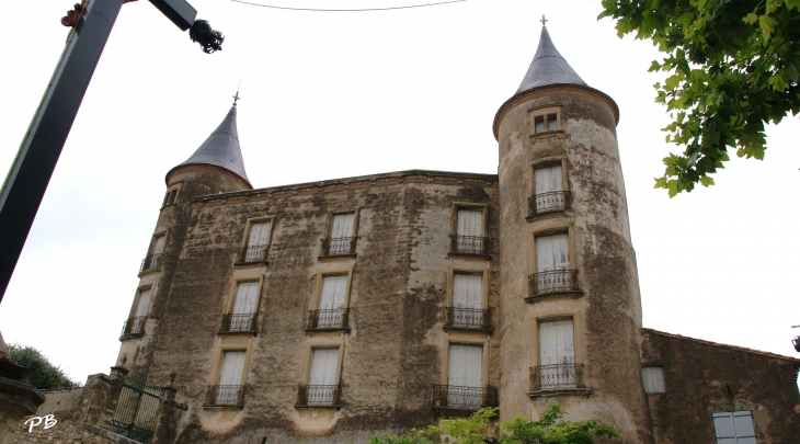 Château de Pouzolles 15 Em Siècle