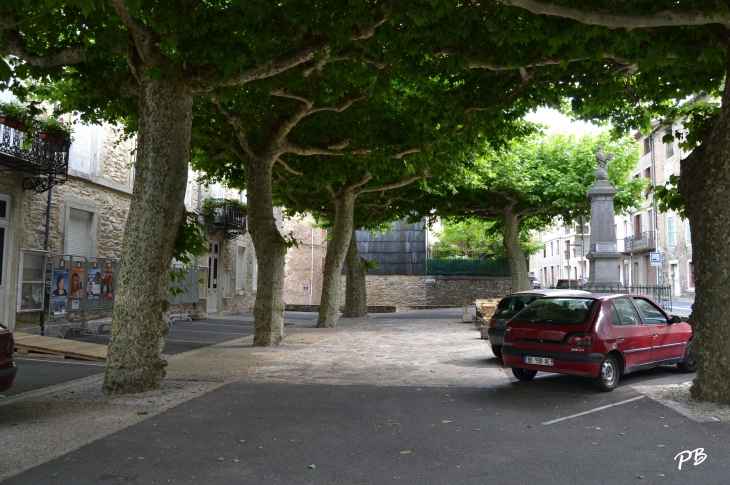 Place de la mairie - Riols