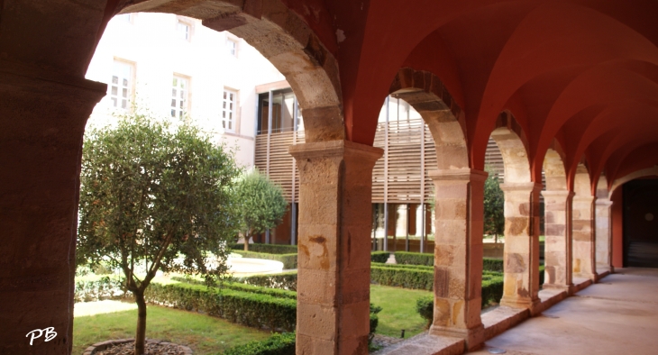 Cloître - Saint-Chinian