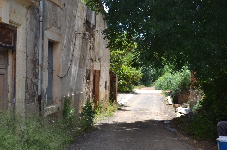 Castelbouze petite commune de Saint-Chinian