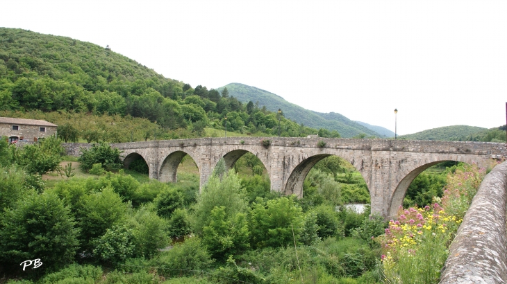 Pont de Pierre construit après les inondations de 1840 - Saint-Étienne-d'Albagnan