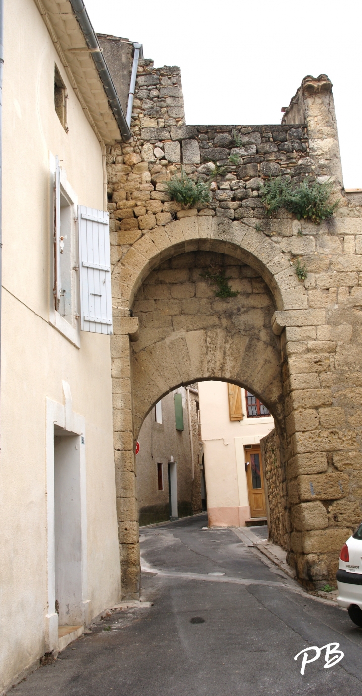 Fortifications 14 Em Siècle - Saint-Geniès-de-Fontedit