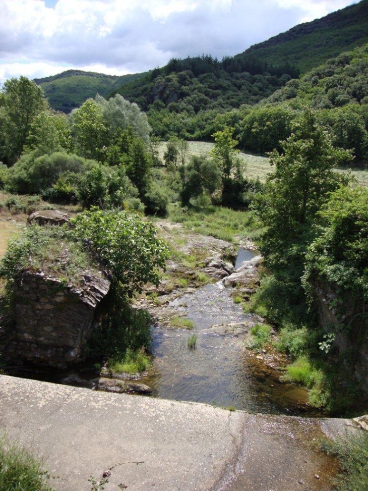 Saint-Gervais-sur-Mare (34610) le Bédés vers l'aval