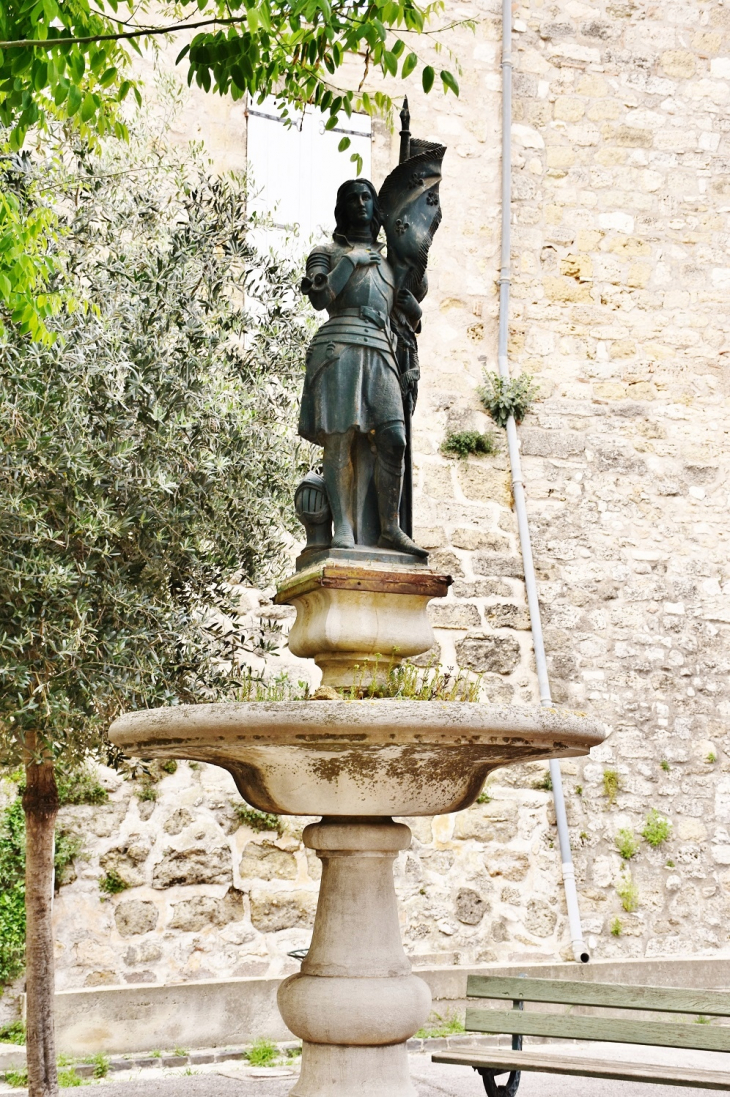 Fontaine ( Détail ) - Saint-Pons-de-Mauchiens