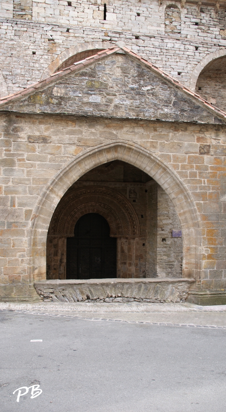 Cathédrale Saint-Pons-porte-des-morts-12-em-siecle - Saint-Pons-de-Thomières