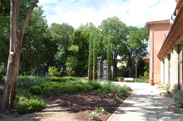 Le Parc de L'Hotel de Ville - Sérignan