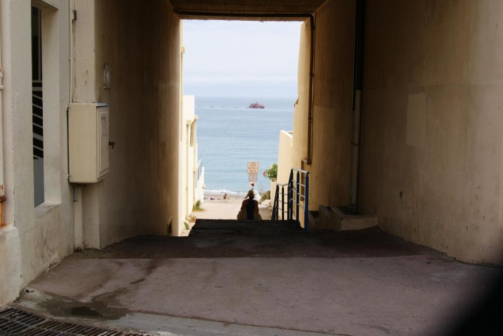 Porte sur la mer. - Sète