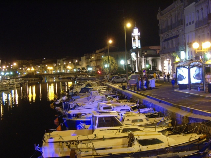 La nuit le palais consulaire - Sète