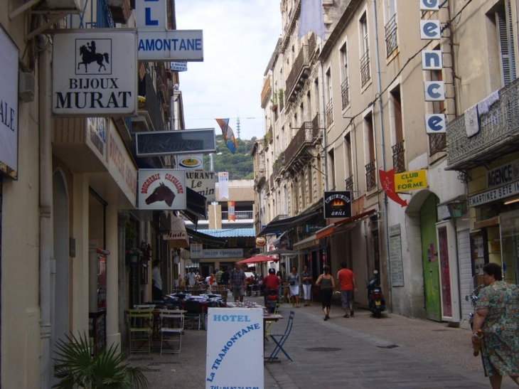 Rue commerçante centre ville - Sète