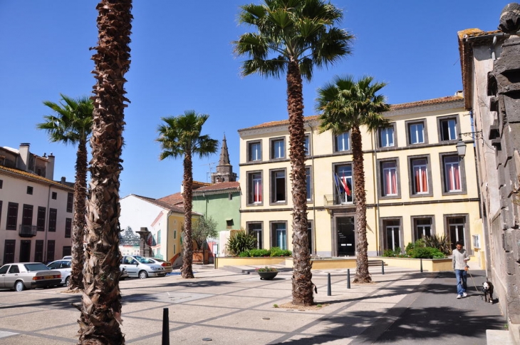 Vias, La Mairie