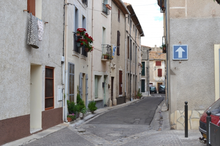 Photo à Villeneuve-lès-Béziers (34420) : - Villeneuve-lès-Béziers ...