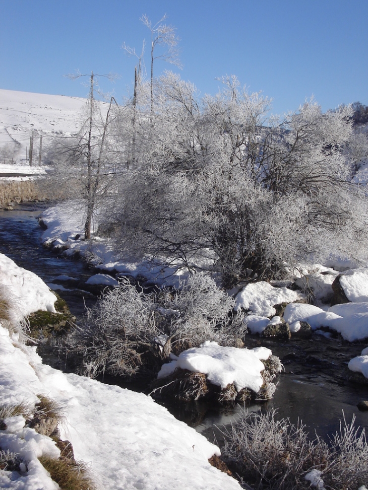 Le Chapeauroux a mis son habit blanc - Arzenc-de-Randon