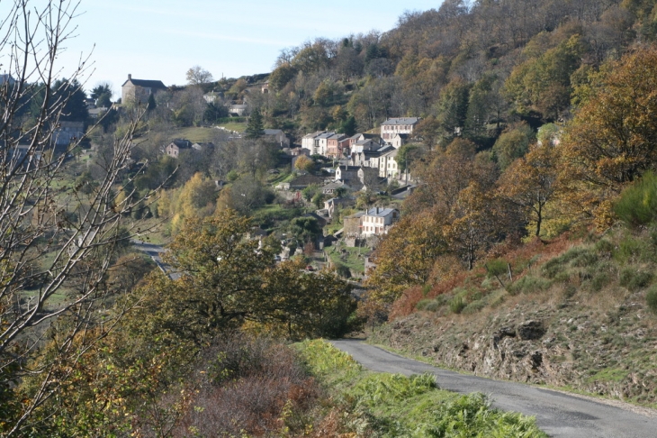 Vue de cassagnas de la route de thouron