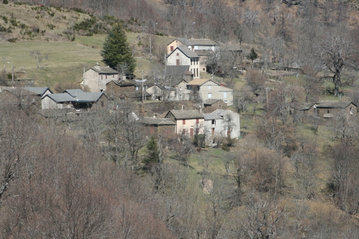 CURRIERES VILLAGE COMMUNE CASSAGNAS