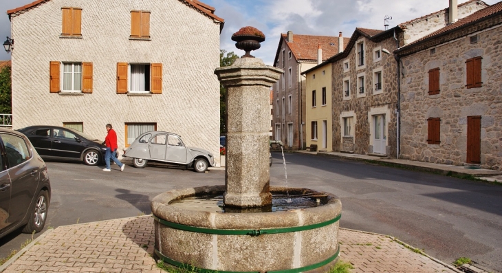 Fontaine - Chambon-le-Château