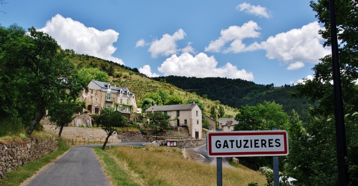  - Gatuzières