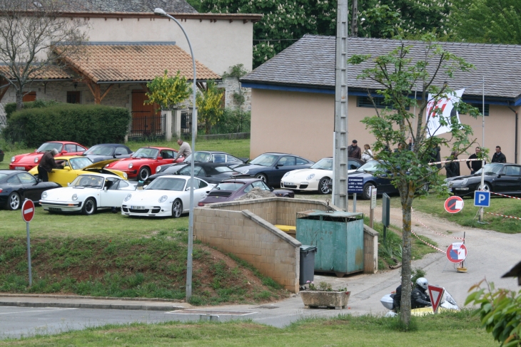 Le rassemblement annuel de passionnés de Porsche. - Le Rozier