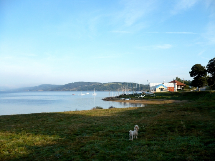 Le Lac de Naussac - Pôle essentiel pour des activités sportives et de découvertes.