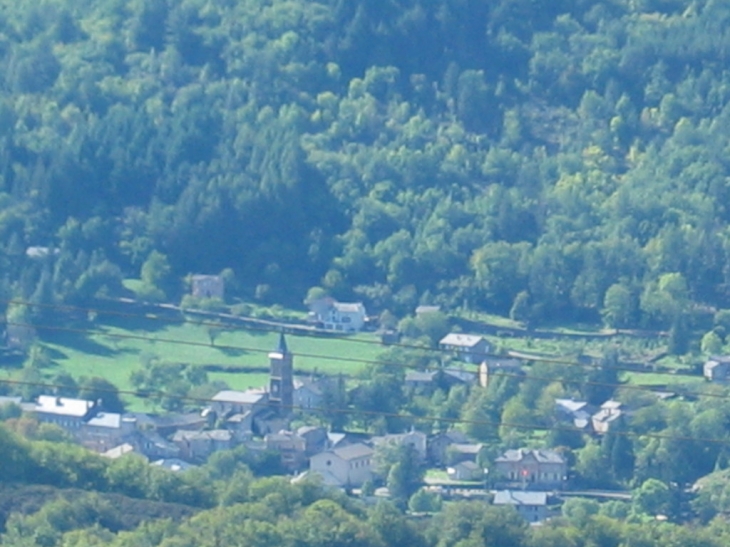 Vébron depuis le haut de la cardinale : JM Ausset - Vebron