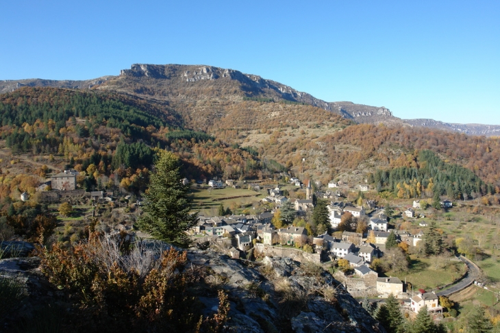 Village vu du Puech : JM Ausset - Vebron